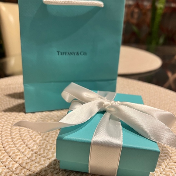Tiffany Ring Box and Gift Bag - Picture 2 of 4
